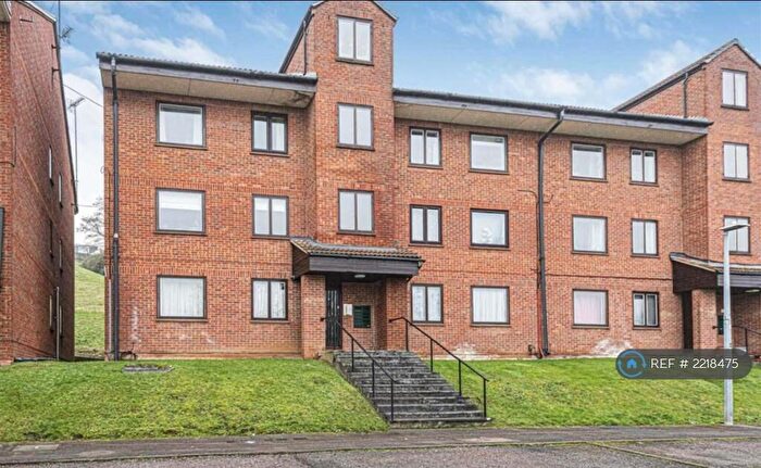 2 Bedroom Flat To Rent In Tippett Rise, Reading, RG2