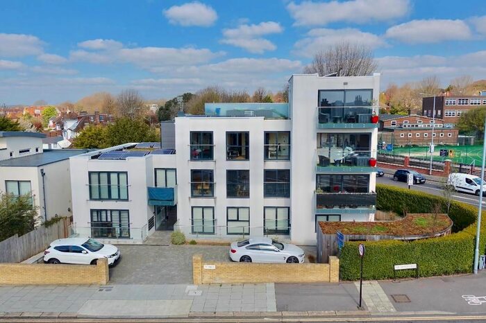 2 Bedroom Flat To Rent In The Upper Drive, Hove, BN3