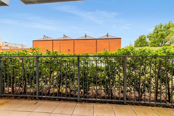 Studio To Rent In Fairbank House, Beaufort Square, London, NW9