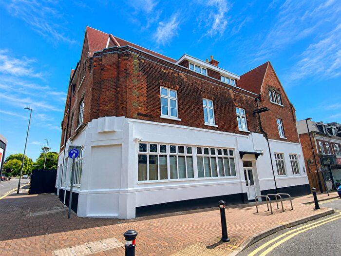 2 Bedroom Apartment To Rent In Cambridge Court, Camberley, GU15