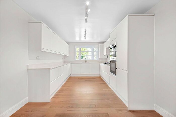 2 Bedroom Flat To Rent In Clifton Road, London, SW19