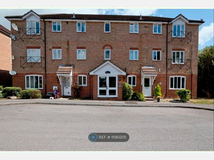 2 Bedroom Flat To Rent In Timor Close, Hampshire, PO15