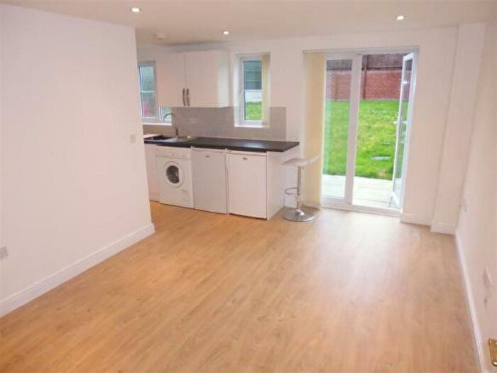 2 Bedroom Apartment To Rent In Youngs Ave, Fernwood, Newark, Nottinghamshire, NG24