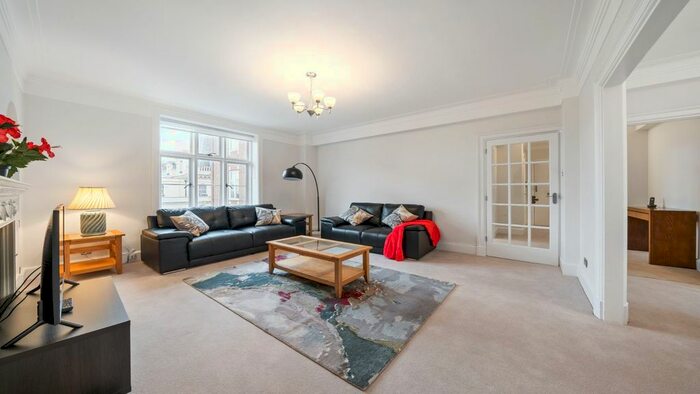 2 Bedroom Flat To Rent In Flat, Mayfair, W1K