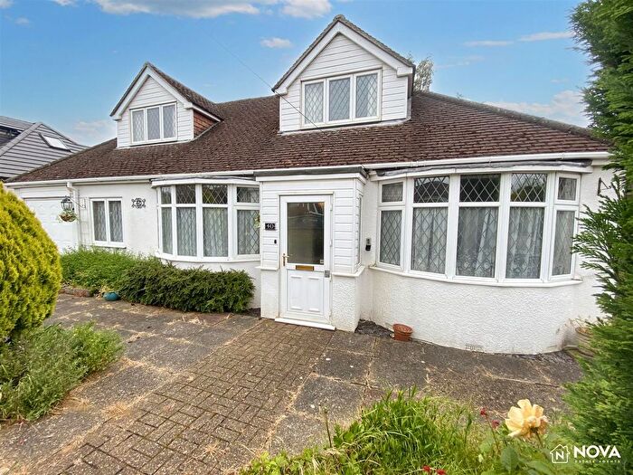 4 Bedroom Detached Bungalow To Rent In Mixes Hill Road, Luton, LU2