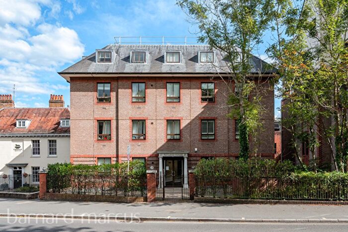 1 Bedroom Flat For Sale In South Street, Epsom, KT18