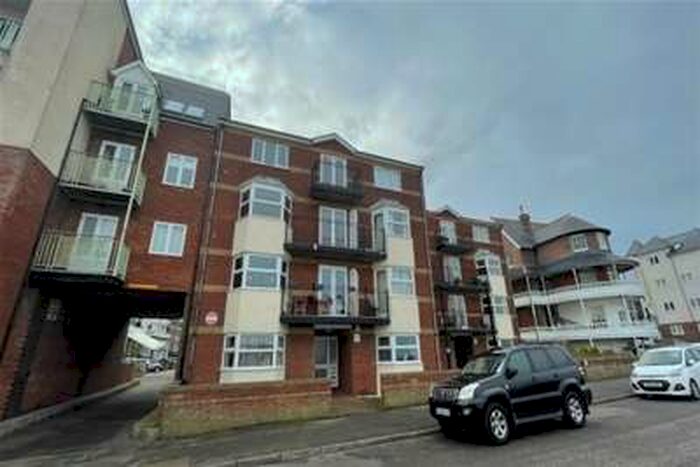 1 Bedroom Flat To Rent In Beach Court, Westgate-on-sea, CT8