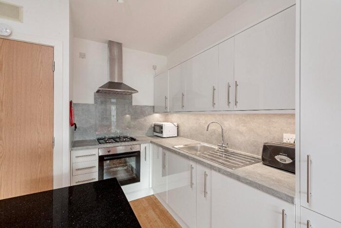 3 Bedroom Flat To Rent In Hopetoun Street, New Town, Edinburgh, EH7