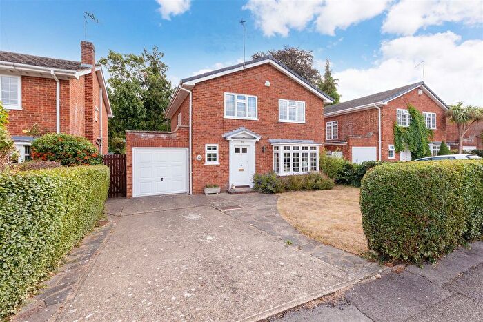 4 Bedroom Detached House For Sale In Castle Drive, Maidenhead, SL6