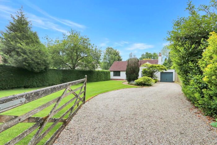 4 Bedroom Detached House For Sale In Upper Basildon, Berkshire, RG8
