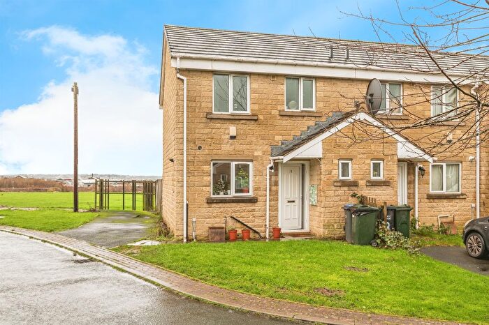 3 Bedroom End Terrace House For Sale In Gilynda Close, Bradford, BD8