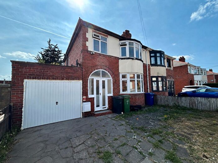 3 Bedroom Semi-Detached House To Rent In Green Road, Dudley, DY2