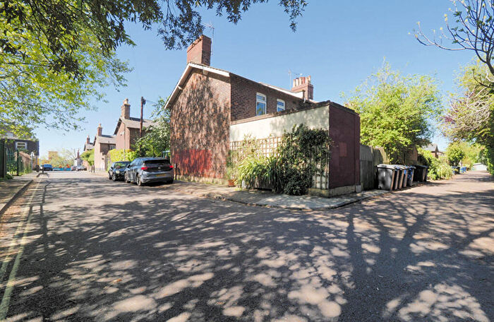 4 Bedroom House For Sale In Campion Terrace, London, NW2