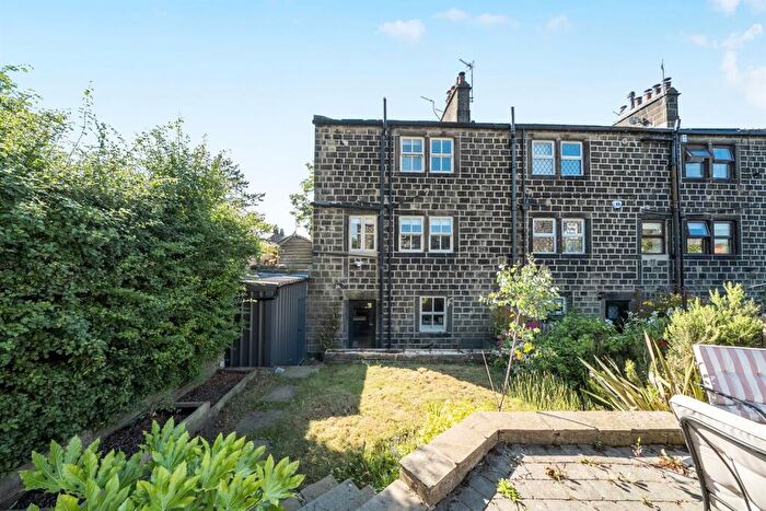 3 Bedroom End Of Terrace House For Sale In Albert Place, Horsforth, LS18