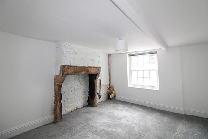2 Bedroom Cottage To Rent In Allhallowgate, Ripon, HG4