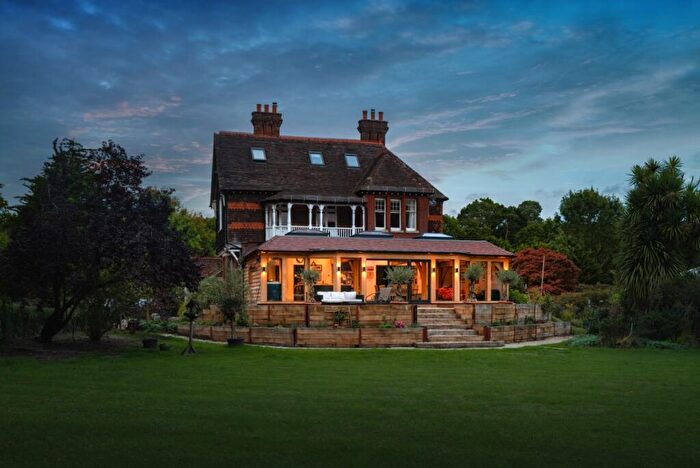 6 Bedroom Semi-Detached House To Rent In Lockhams Road Curdridge, SO32