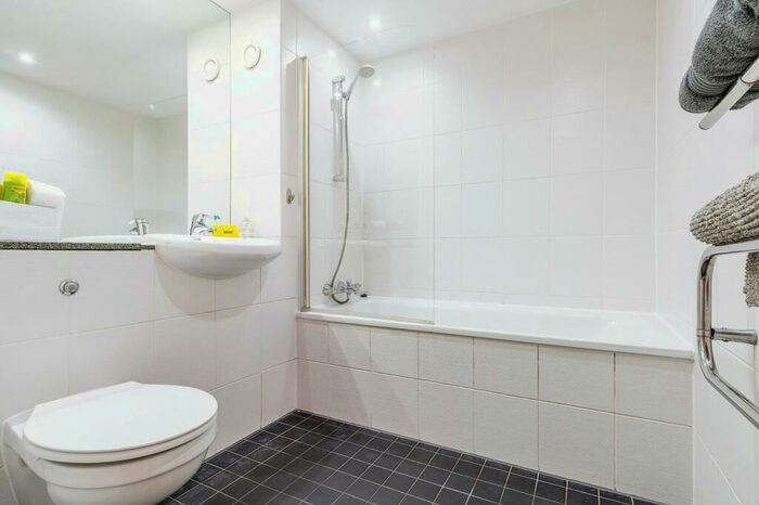2 Bedroom Apartment To Rent In Shaws Alley, Liverpool, Merseyside, L1
