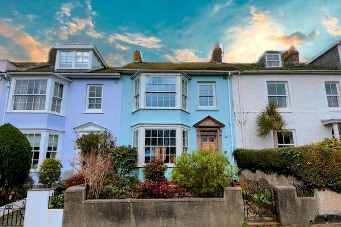 4 Bedroom Property To Rent In North Parade, Penzance, TR18