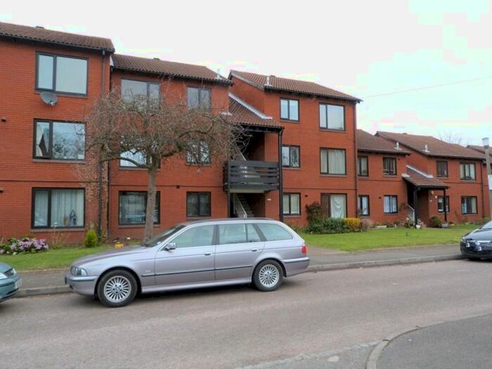 1 Bedroom Flat To Rent In Tithe Barn Close, Kingston Upon Thames, Surrey, KT2