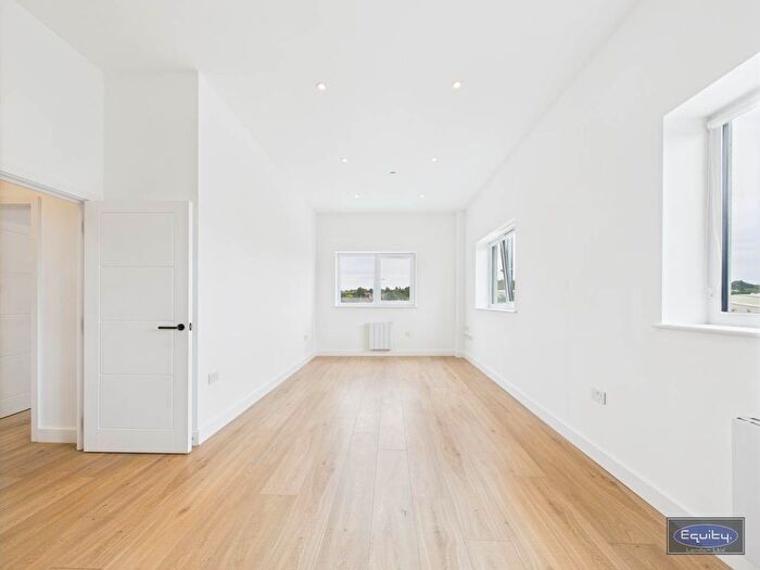 2 Bedroom Flat To Rent In Heather Court, Progressive Close, DA14