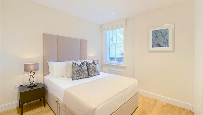 3 Bedroom Flat To Rent In Hamlet Gardens, London, W6