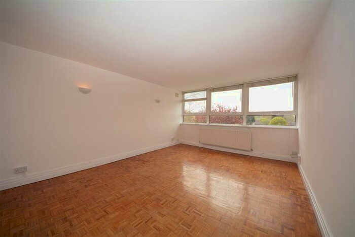 1 Bedroom Apartment To Rent In Great North Road, East Finchley, N2