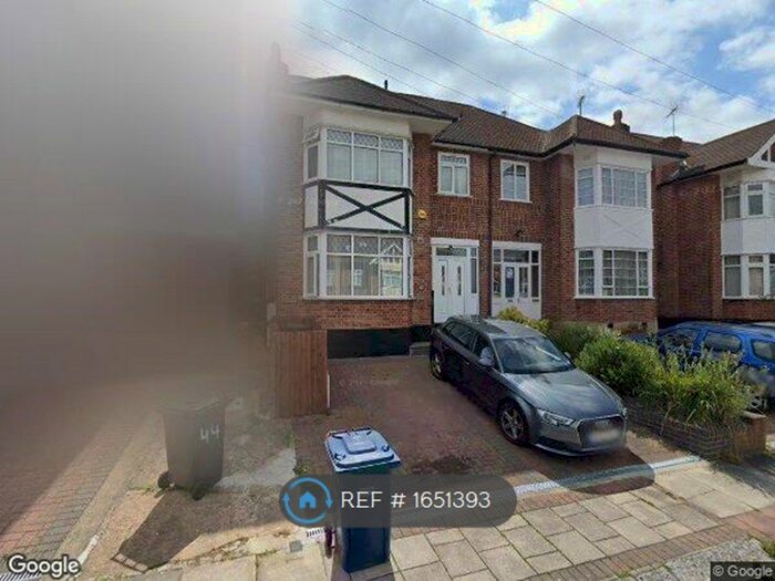 2 Bedroom Flat To Rent In Oakdene Park, London, N3