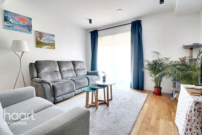 2 Bedroom Apartment For Sale In South Loop Green, Birmingham, B16
