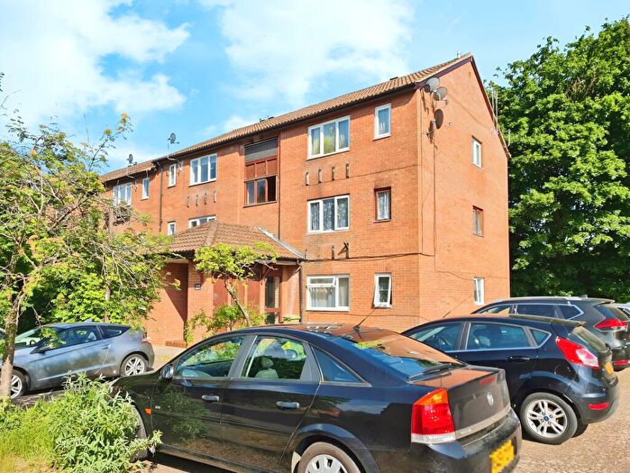 1 Bedroom Flat For Sale In Denmead, Milton Keynes, MK8