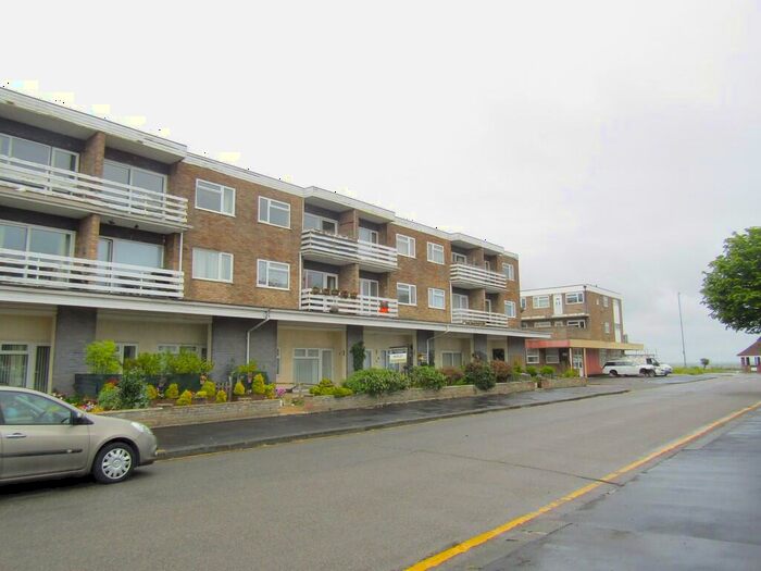 2 Bedroom Flat To Rent In Maplin Court, Holland On Sea, CO15