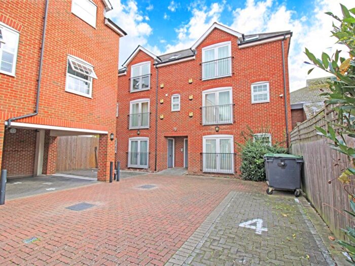 Studio To Rent In Chertsey, Surrey, KT16