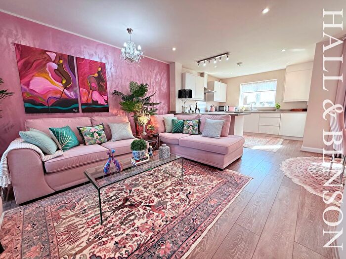 3 Bedroom Property To Rent In Flowery Leys Lane, Alfreton, DE55