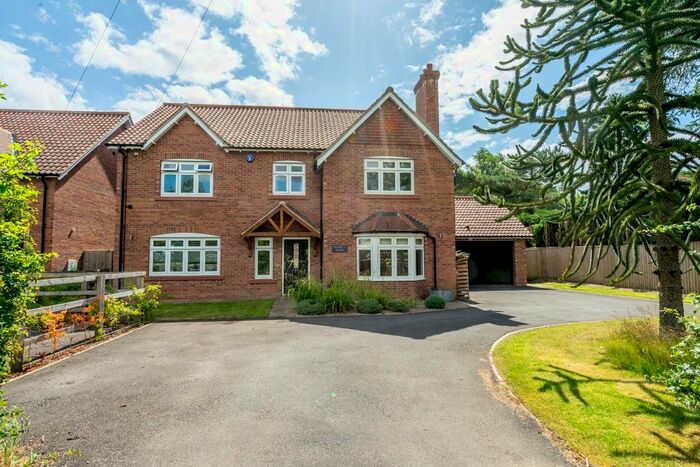 5 Bedroom Detached House For Sale In York Road, Stillingfleet, York, YO19