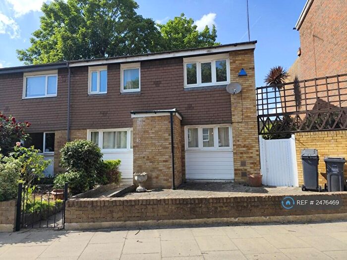 2 Bedroom End Of Terrace House To Rent In Victoria Park, London, E9