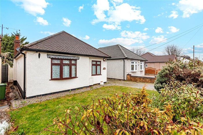 2 Bedroom Bungalow For Sale In The Crescent, Upminster, RM14