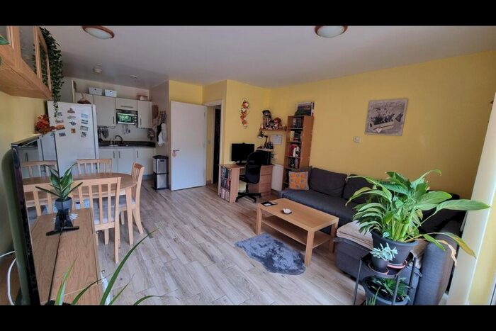 1 Bedroom Flat To Rent In Peebles Court, CR0