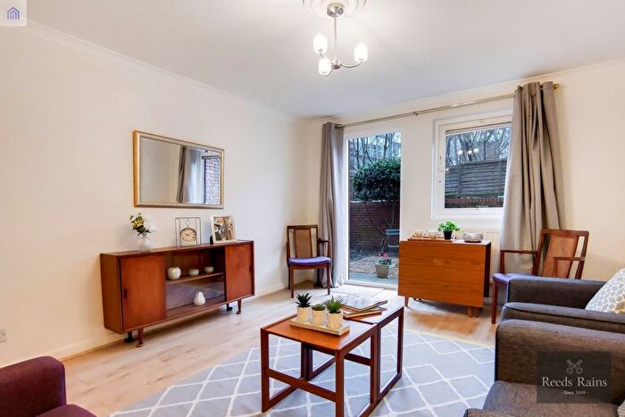 2 Bedroom Flat To Rent In Cooper Close, London, SE1