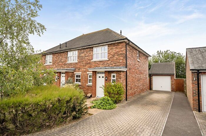 2 Bedroom End Of Terrace House For Sale In Pynham Crescent, Hambrook, PO18