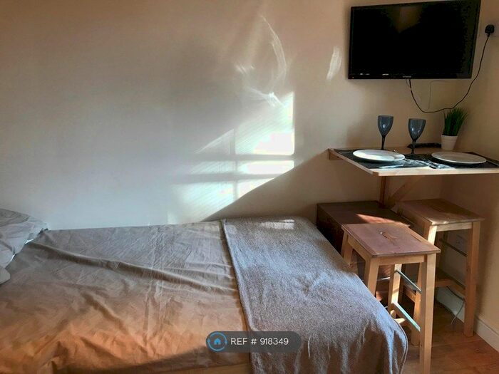 Studio To Rent In London, London, N7