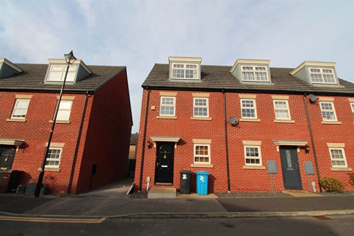 3 Bedroom Town House To Rent In Bunkers Hill Road, Hull, HU4
