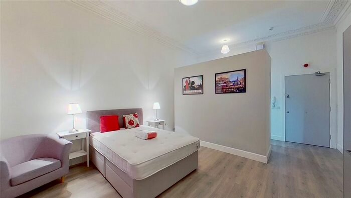 Detached House To Rent In Lothian Street, Edinburgh, EH1