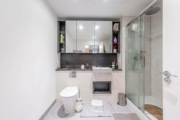 3 Bedroom Flat For Sale In Lensview Close, , Harrow, Harrow, HA1