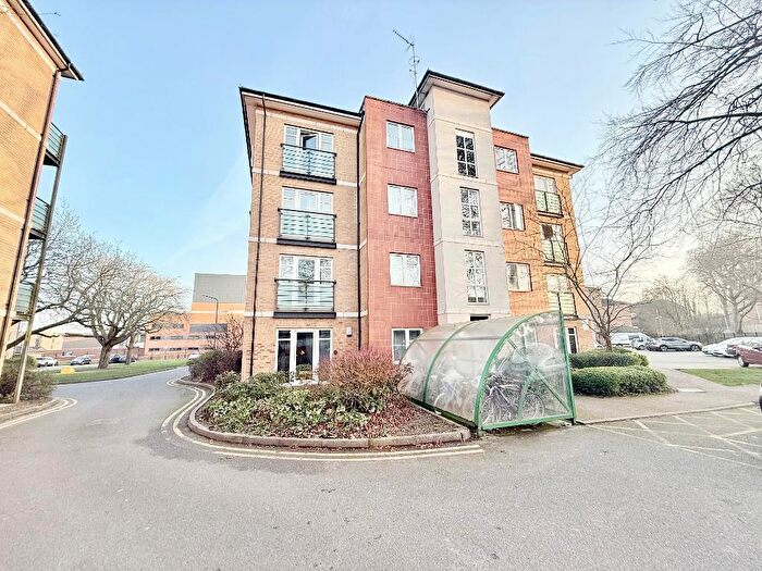 2 Bedroom Apartment For Sale In The Parklands, Court Drive, Dunstable, LU5