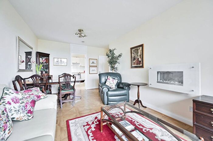 3 Bedroom Flat To Rent In Neville Gill Close, Wandsworth, London, SW18