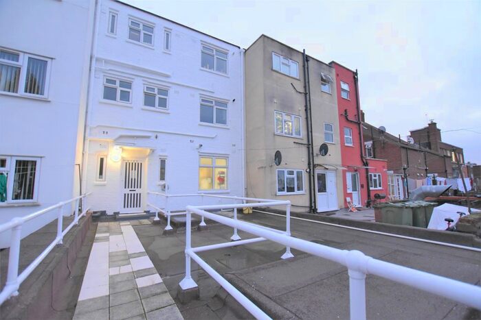 1 Bedroom Flat To Rent In High Street, Barkingside, Ilford, IG6