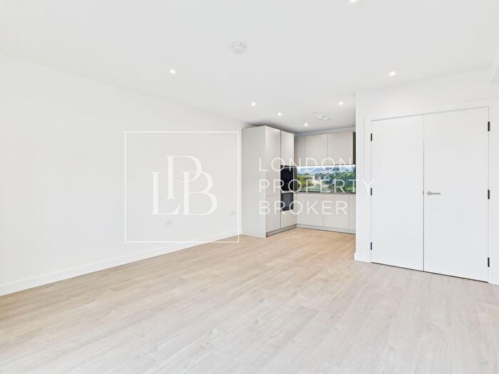 1 Bedroom Flat To Rent In Emperor Point, Dragonfly Walk, Woodberry Down, N4