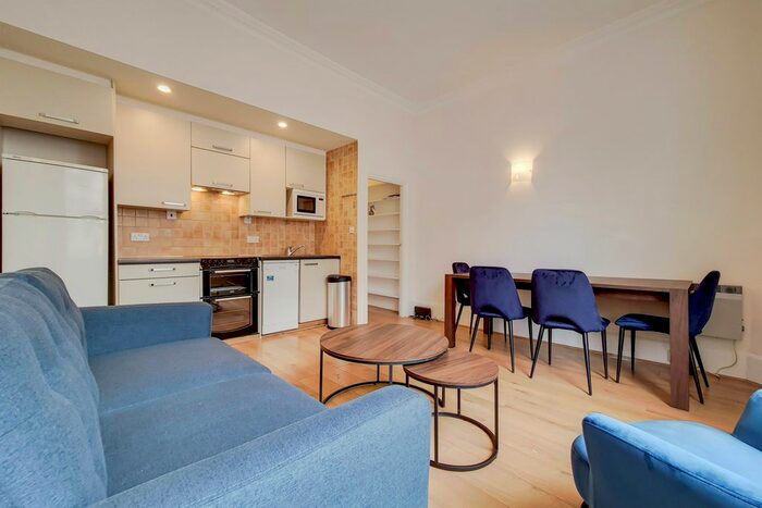 2 Bedroom Flat To Rent In Devonshire Terrace, Bayswater, W2