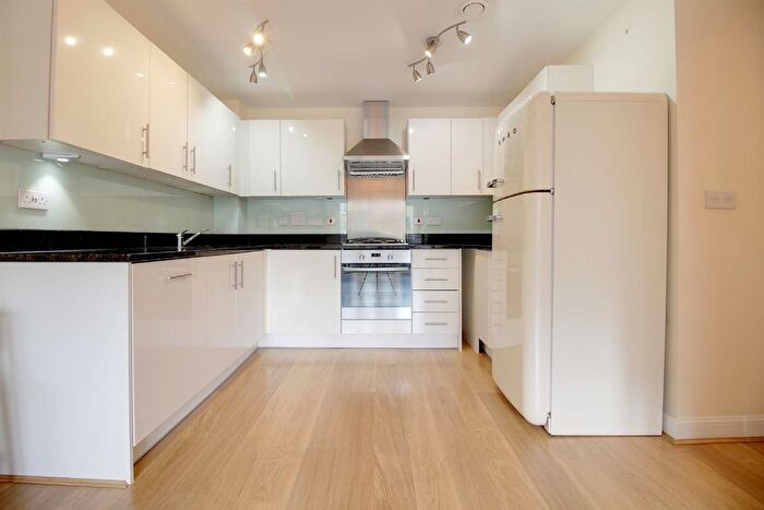 2 Bedroom Flat To Rent In Constables Way, Hertford, SG13