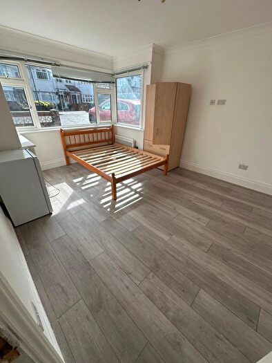 6 Bedroom Semi Detached House To Rent In Waverley Road, Rayners Lane, HA2
