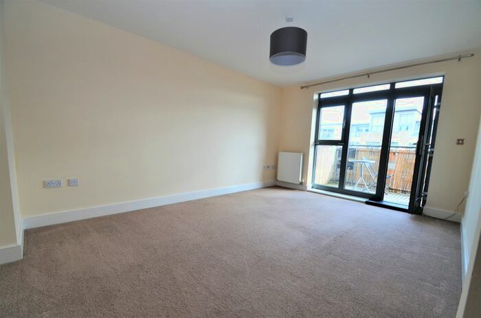 2 Bedroom Flat To Rent In Hart Street, Maidstone, ME16